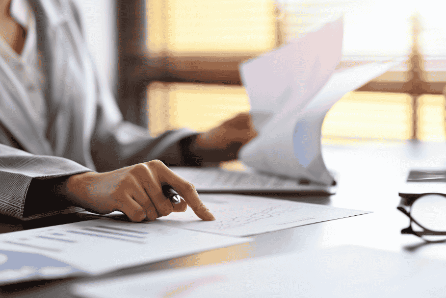 Come monitorare il tuo profilo finanziario per spendere meglio