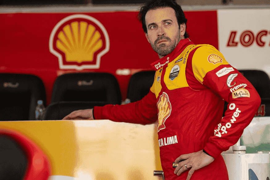 Ricardo Zonta, piloto brasileiro da Stock Car, com macacão vermelho da equipe Shell